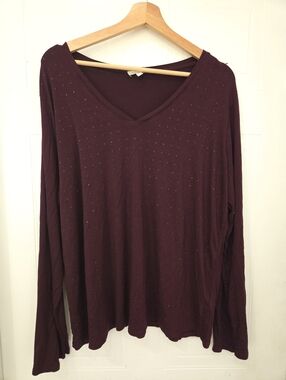 Laura Long-Sleeve V-Neck Top in Plum with Metallic Dot Detail